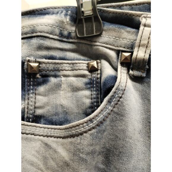 Elite Women's Size 16W Distressed Ripped Acid Wash Studded Embellished Jeans - Picture 4 of 7